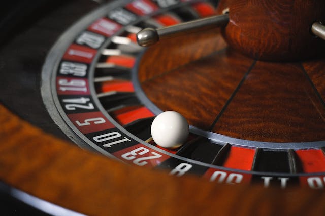 Choosing the Right Live Casino: Factors to Consider