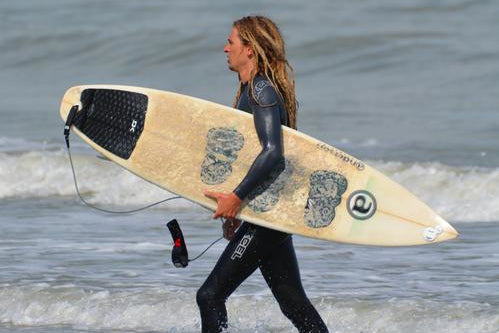 getting up on a surfboard guide