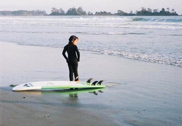 girl-surfboard