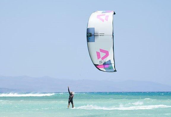 person doing kiteboarding