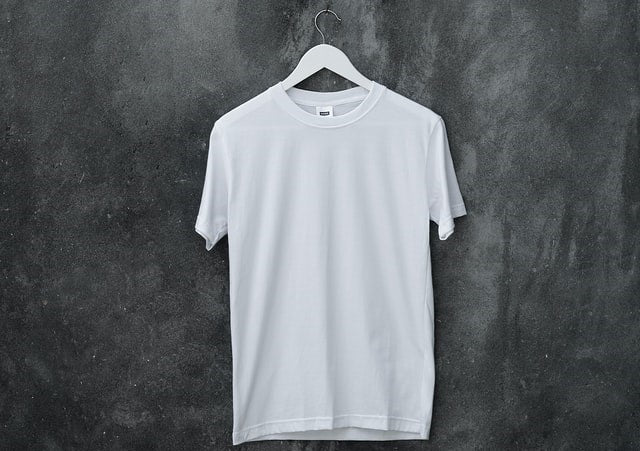 tshirt in white color